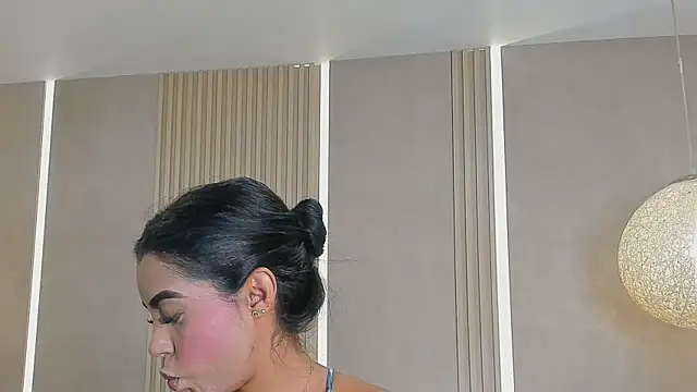 eva lain online show from 06/06/26, 12:21