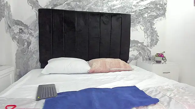 JazminMonroee  online show from 04/28/26, 05:12