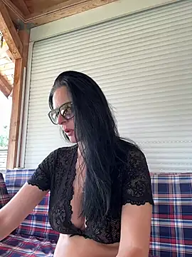 Snapshot of MiriamDelyn chatting on 06/01/26, 12:29 MiriamDelyn online show from 06/01/26, 12:29