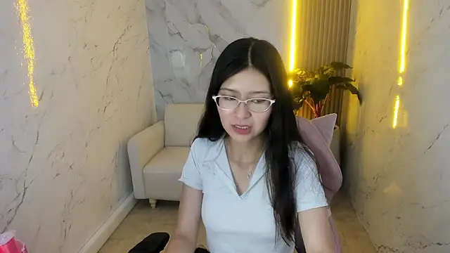 Snapshot of dani_tf chatting on 02/13/26, 01:29 dani tf online show from 02/13/26, 01:29