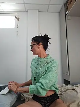 Snapshot of SophiaRemington chatting on 05/12/26, 12:35 SophiaRemington online show from 05/12/26, 12:35