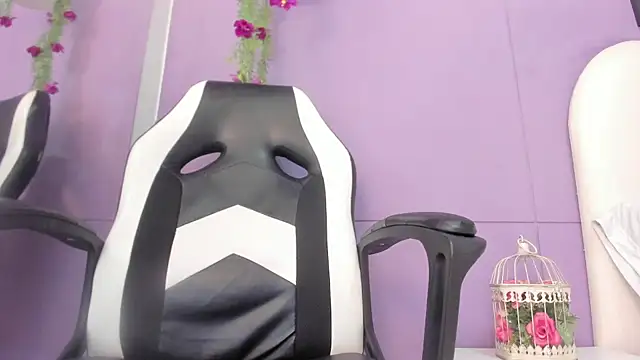 Snapshot of luna_bradley_ chatting on 02/24/26, 12:25 luna bradley online show from 02/24/26, 12:25