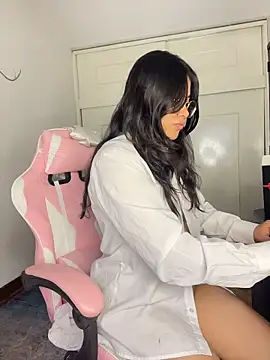 Snapshot of LilithRose_ chatting on 02/23/26, 12:46 LilithRose online show from 02/23/26, 12:46