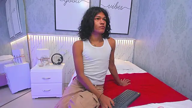 littlesweet18  online show from 02/12/26, 02:06