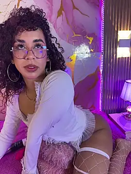 Snapshot of Woo_isDaphne chatting on 03/02/26, 12:02 Woo isDaphne online show from 03/02/26, 12:02