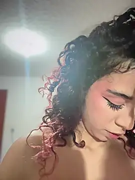 Woo isDaphne online show from 03/22/26, 10:57