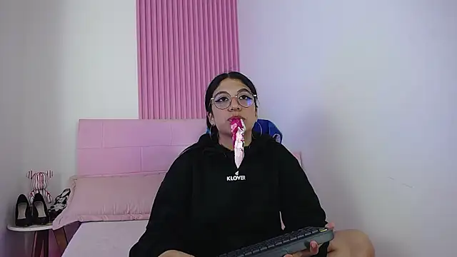 Snapshot of sharlotaustral18 chatting on 02/10/26, 03:38 sharlotaustral18 online show from 02/10/26, 03:38