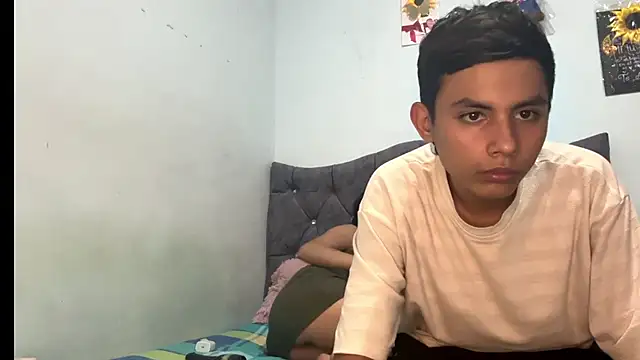 Snapshot of two_cam_latin chatting on 02/21/26, 03:18 two cam latin online show from 02/21/26, 03:18