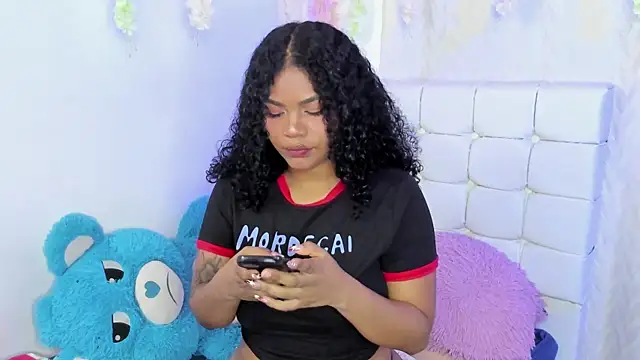 Snapshot of Angel_Belll chatting on 07/27/26, 04:19 Angel Belll online show from 07/27/26, 04:19