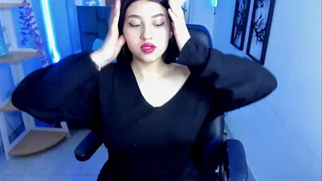 Snapshot of bloom_winxx chatting on 02/18/26, 03:13 bloom winxx online show from 02/18/26, 03:13