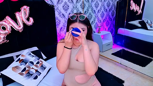 Snapshot of Mia_Reize chatting on 02/19/26, 12:34 Mia Reize online show from 02/19/26, 12:34