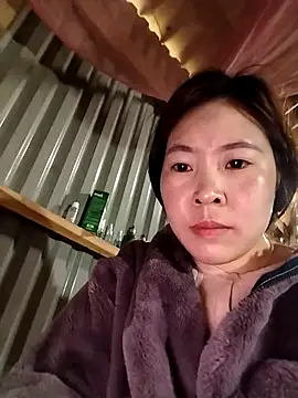 Snapshot of Yiyoongg chatting on 02/14/26, 01:24 Yiyoongg online show from 02/14/26, 01:24