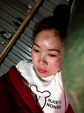 Snapshot of Yiyoongg chatting on 02/14/26, 02:36 Yiyoongg online show from 02/14/26, 02:36