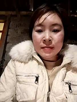 Snapshot of Yiyoongg chatting on 02/20/26, 02:41 Yiyoongg online show from 02/20/26, 02:41