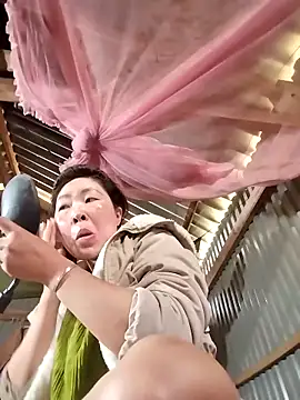 Snapshot of Yiyoongg chatting on 02/27/26, 01:16 Yiyoongg online show from 02/27/26, 01:16