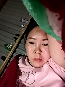 Snapshot of Yiyoongg chatting on 02/27/26, 01:33 Yiyoongg online show from 02/27/26, 01:33