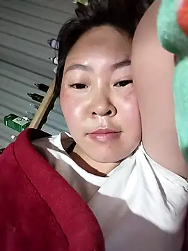 Snapshot of Yiyoongg chatting on 02/28/26, 11:06 Yiyoongg online show from 02/28/26, 11:06