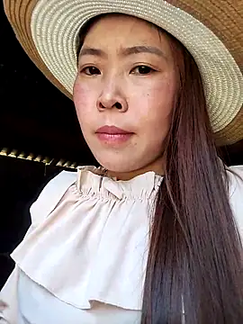 Yiyoongg online show from 03/31/26, 03:08