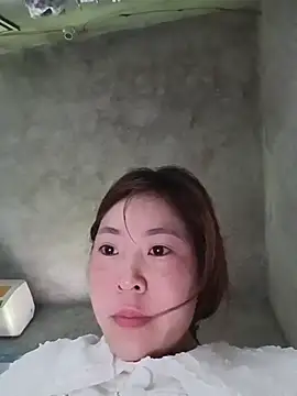 Snapshot of Yiyoongg chatting on 06/29/26, 10:15 Yiyoongg online show from 06/29/26, 10:15