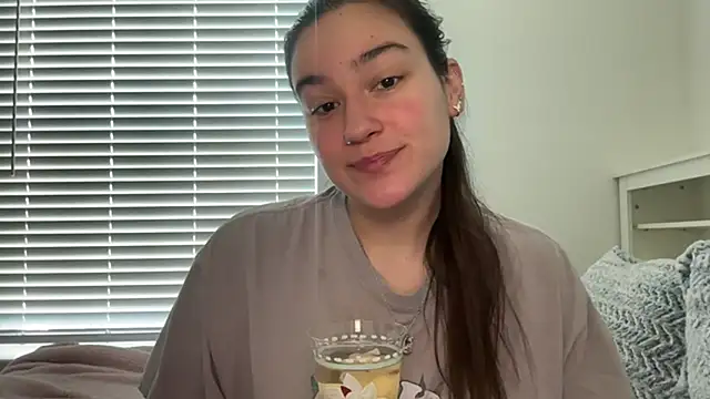 Snapshot of anitayurmoniii chatting on 07/06/26, 08:11 anitayurmoniii online show from 07/06/26, 08:11