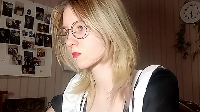 Snapshot of RunawayBr1de chatting on 02/14/26, 02:25 RunawayBr1de online show from 02/14/26, 02:25