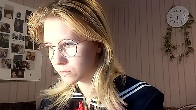 Snapshot of RunawayBr1de chatting on 02/17/26, 02:24 RunawayBr1de online show from 02/17/26, 02:24