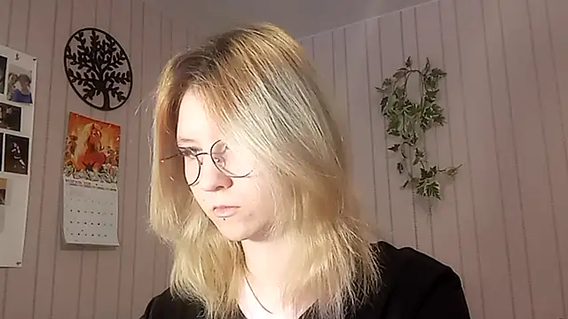 Snapshot of RunawayBr1de chatting on 02/19/26, 02:13 RunawayBr1de online show from 02/19/26, 02:13