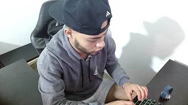 Xanderstone00 online show from 02/10/26, 06:28