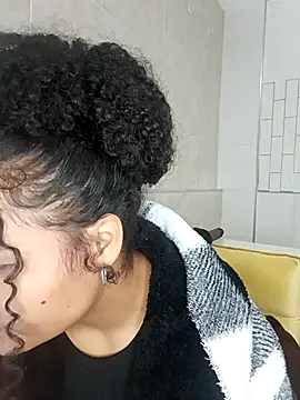 BrianaSweetxxx online show from 04/23/26, 03:52