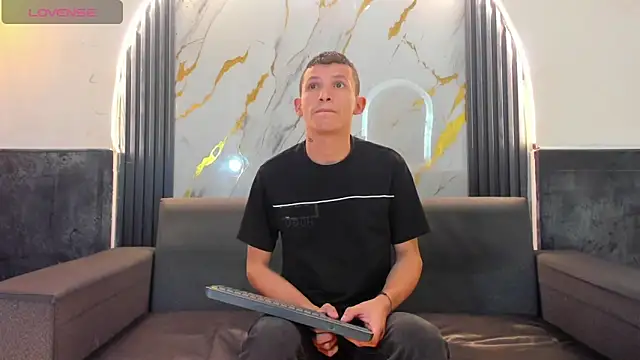 Isaak 26 online show from 04/21/26, 06:23