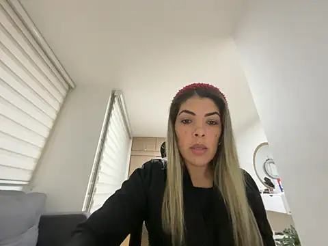 Snapshot of Encantadora_Eva chatting on 02/12/26, 01:11 Encantadora Eva online show from 02/12/26, 01:11