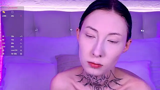 Snapshot of roxy_morrison_x chatting on 05/04/26, 03:35 roxy morrison x online show from 05/04/26, 03:35