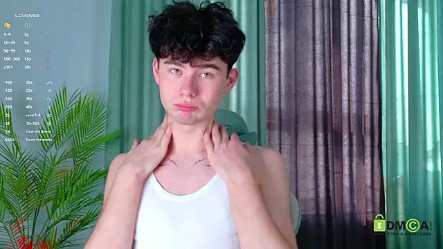 moon Gloww online show from 04/01/26, 02:12