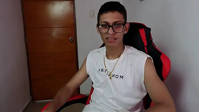 Snapshot of Niklausxxx chatting on 02/21/26, 06:42 Niklausxxx online show from 02/21/26, 06:42