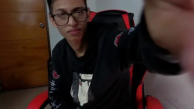 Snapshot of Niklausxxx chatting on 03/02/26, 02:14 Niklausxxx online show from 03/02/26, 02:14