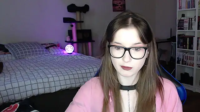 LunaXcherry online show from 03/31/26, 04:40