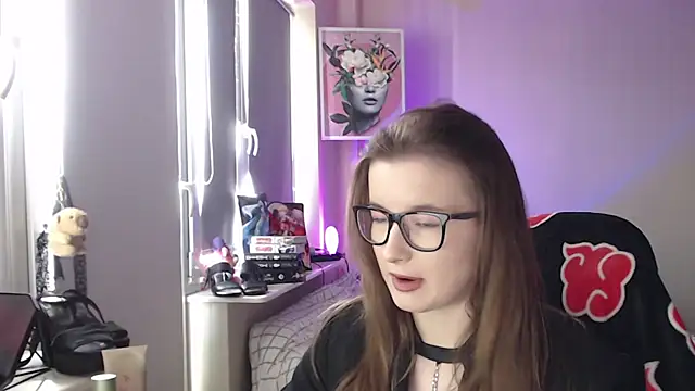 LunaXcherry online show from 04/19/26, 11:09