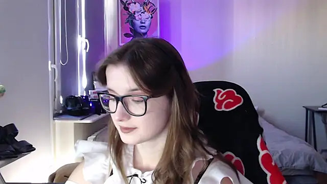 LunaXcherry online show from 05/28/26, 04:48