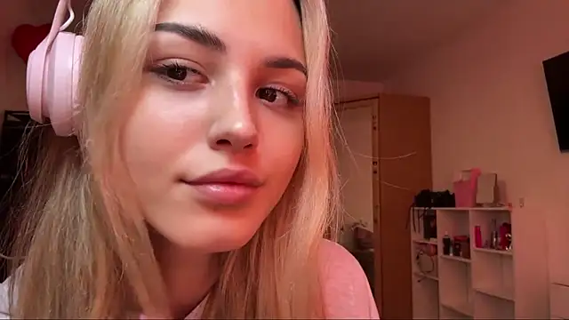 Evva mayy online show from 02/20/26, 11:00