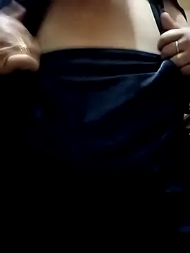 Snapshot of Simran_008 chatting on 02/12/26, 04:35 Simran 008 online show from 02/12/26, 04:35