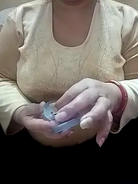 Snapshot of Simran_008 chatting on 02/16/26, 12:01 Simran 008 online show from 02/16/26, 12:01