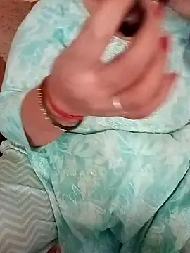 Snapshot of Simran_008 chatting on 03/01/26, 07:32 Simran 008 online show from 03/01/26, 07:32