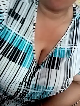 Snapshot of Simran_008 chatting on 07/10/26, 04:17 Simran 008 online show from 07/10/26, 04:17