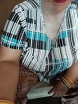 Snapshot of Simran_008 chatting on 07/19/26, 04:16 Simran 008 online show from 07/19/26, 04:16