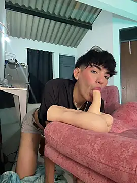max femboy online show from 04/25/26, 10:51