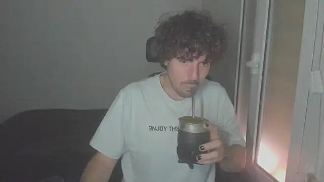 Snapshot of joaquin420_hot chatting on 02/13/26, 10:33 joaquin420 hot online show from 02/13/26, 10:33