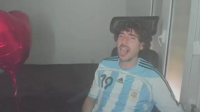 Snapshot of joaquin420_hot chatting on 02/14/26, 10:45 joaquin420 hot online show from 02/14/26, 10:45