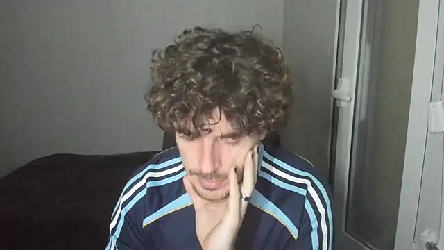 Snapshot of joaquin420_hot chatting on 02/15/26, 10:39 joaquin420 hot online show from 02/15/26, 10:39