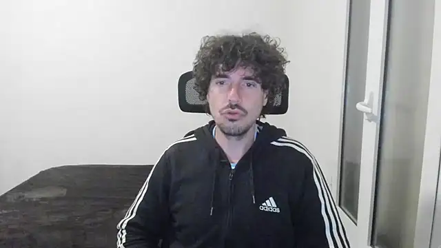 Snapshot of joaquin420_hot chatting on 02/22/26, 08:51 joaquin420 hot online show from 02/22/26, 08:51