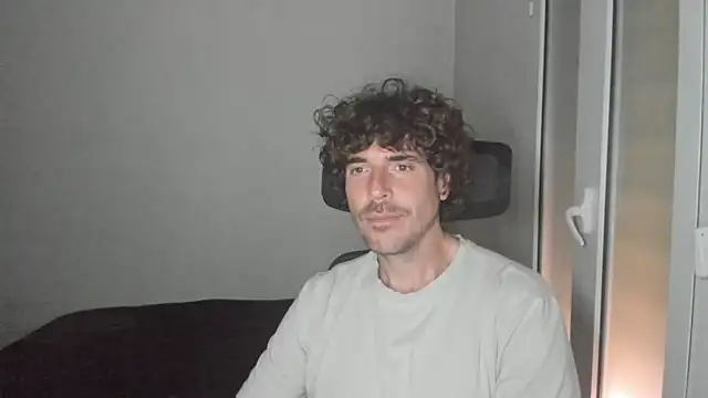 Snapshot of joaquin420_hot chatting on 02/28/26, 11:11 joaquin420 hot online show from 02/28/26, 11:11